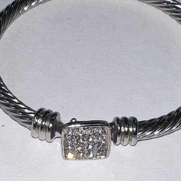 Cable wire twisted bangle bracelets with crystal - Picture 2 of 9